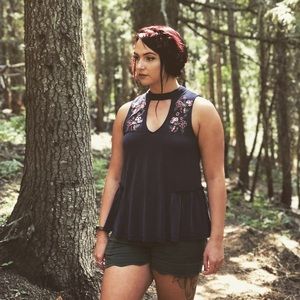 🌞 FRANCESSCAS- Boho key hole tank top